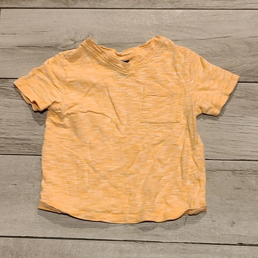 🍋‍🟩Gap Kids v neck burnout tee🧁